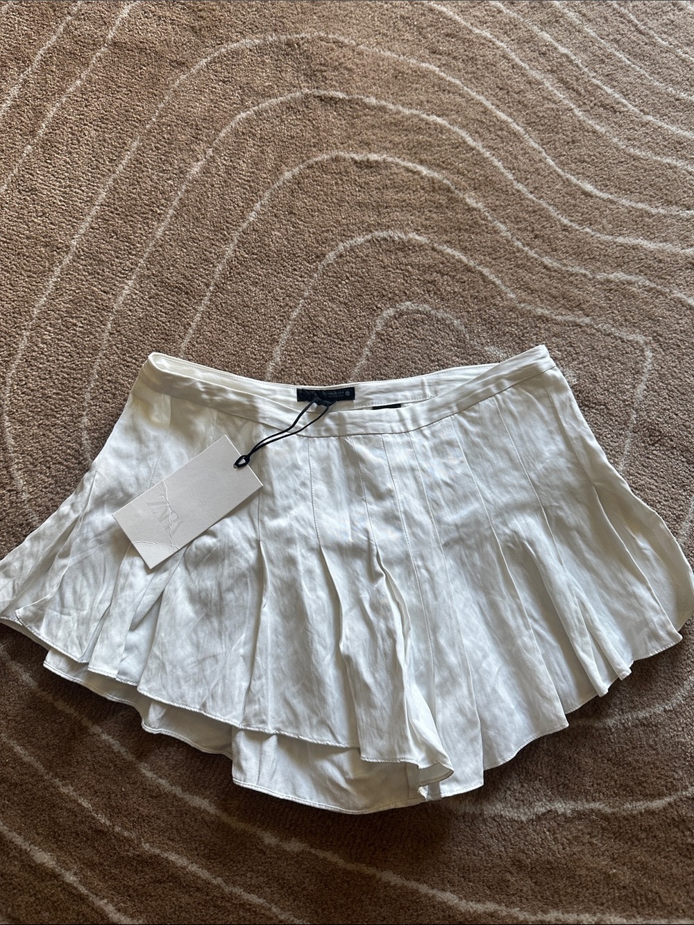 Zara White Pleated Shorts